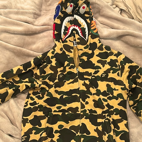 Camo bape hoodie size men’s medium